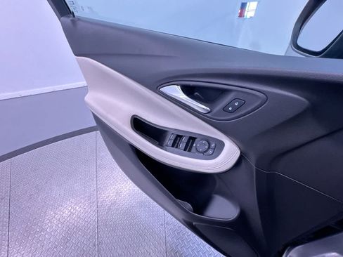 Used 2023 Buick Encore GX Preferred w/ Cold Weather Comfort Package FWD image 31