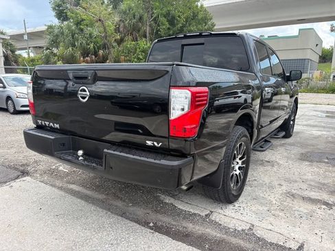 Used 2021 Nissan Titan SV w/ SV Convenience Package RWD image 3