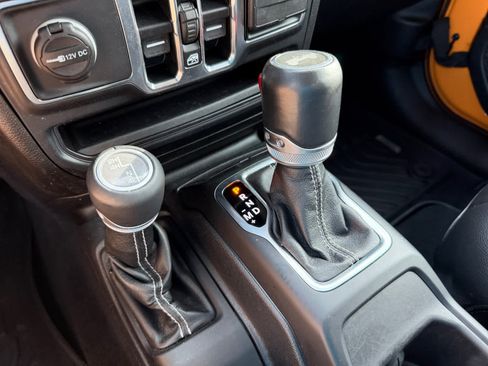 Used 2021 Jeep Wrangler Unlimited Sahara w/ Uconnect 4C Nav & Sound Group AWD/4WD image 23