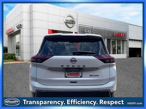Used 2024 Nissan Rogue SV AWD/4WD image 7