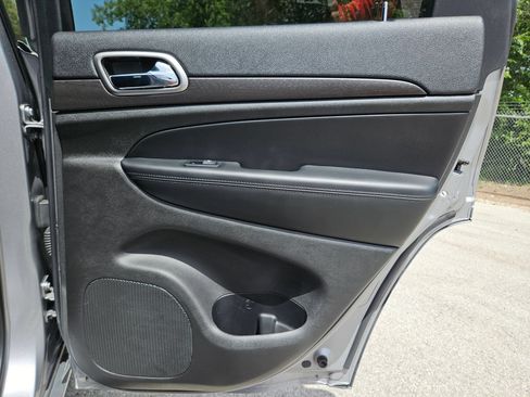 Used 2018 Jeep Grand Cherokee Altitude RWD image 26