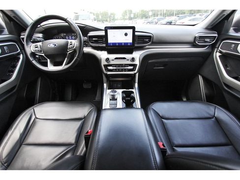 Used 2022 Ford Explorer XLT w/ Equipment Group 202A RWD image 10
