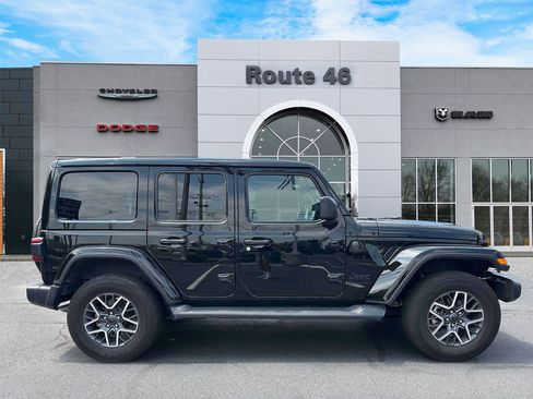 Used 2025 Jeep Wrangler Unlimited Sahara AWD/4WD image 6