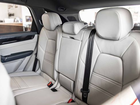 Used 2021 Porsche Cayenne E-Hybrid image 34