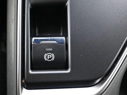 Used 2024 Subaru Crosstrek 2.0i Premium image 22