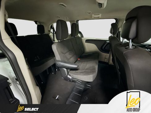 Used 2019 Dodge Grand Caravan SE FWD image 28