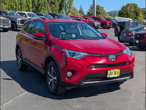Used 2016 Toyota RAV4 XLE AWD/4WD image 3