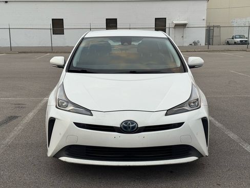 Used 2019 Toyota Prius L Eco image 3