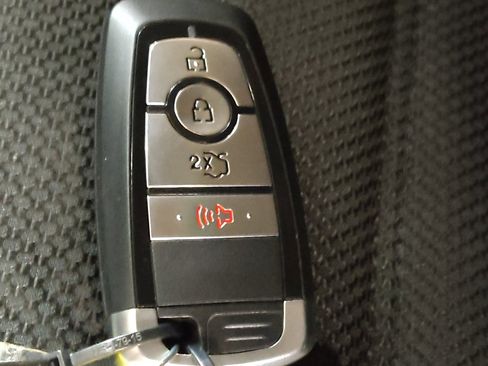 Used 2019 Ford Fusion SE FWD image 32