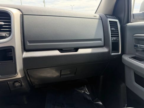 Used 2019 RAM 1500 Classic SLT AWD/4WD image 30