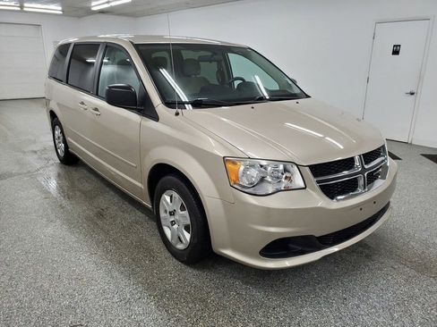 Used 2012 Dodge Grand Caravan SE image 3