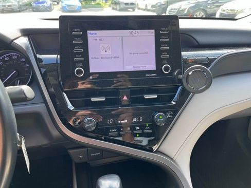 Used 2022 Toyota Camry SE image 9
