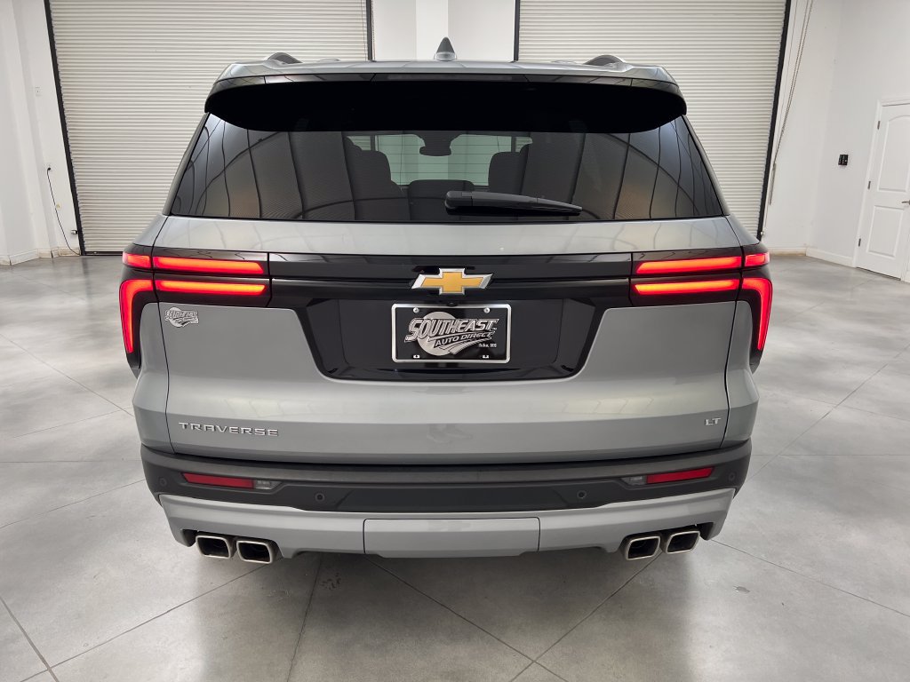 Used 2024 Chevrolet Traverse LT FWD image 8