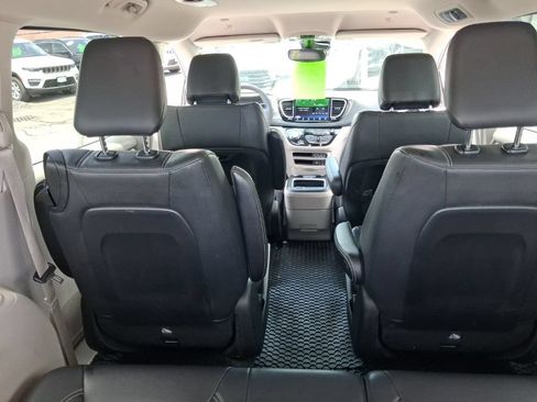 Used 2022 Chrysler Pacifica Touring-L FWD image 14