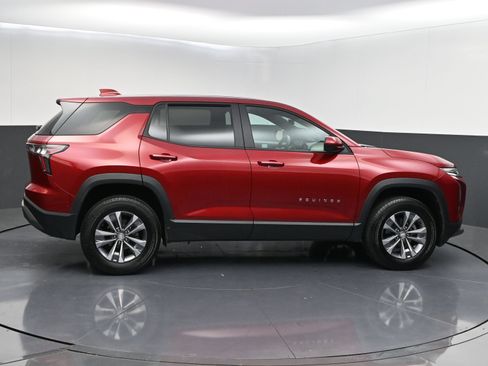 Used 2026 Chevrolet Equinox LT w/ Safety and Technology Package FWD image 8