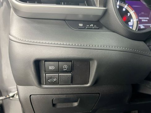 Used 2023 Toyota Highlander LE image 18