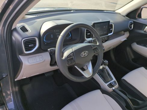 Used 2025 Hyundai Venue SEL image 10