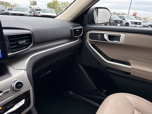 Used 2023 Ford Explorer XLT w/ Equipment Group 202A image 23