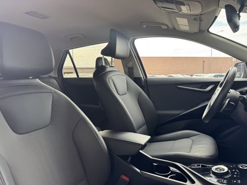Used 2024 Kia Niro EX image 39
