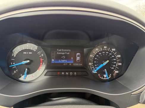 Used 2015 Ford Fusion SE image 12