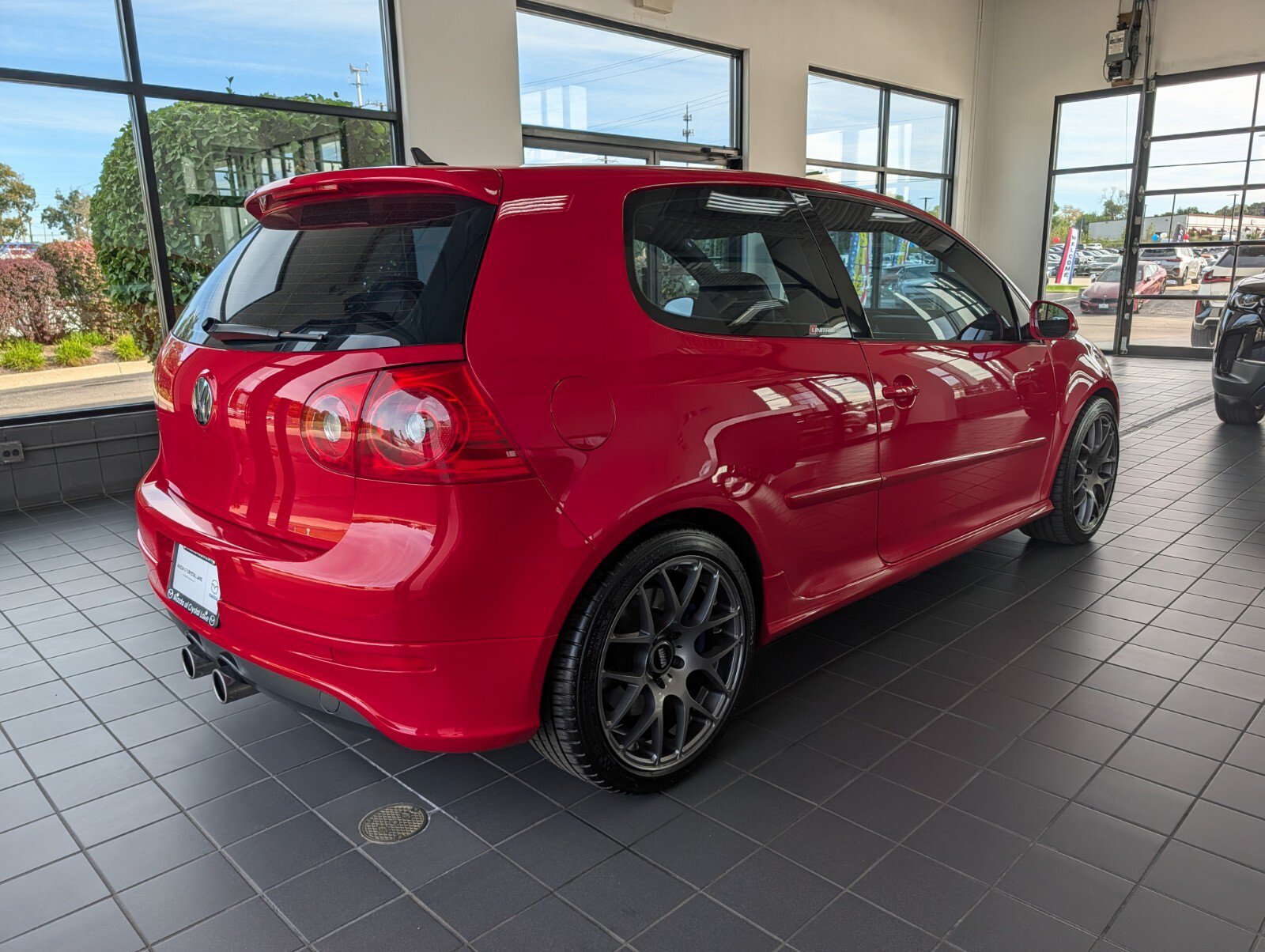 Used 2008 Volkswagen R32 AWD/4WD image 3