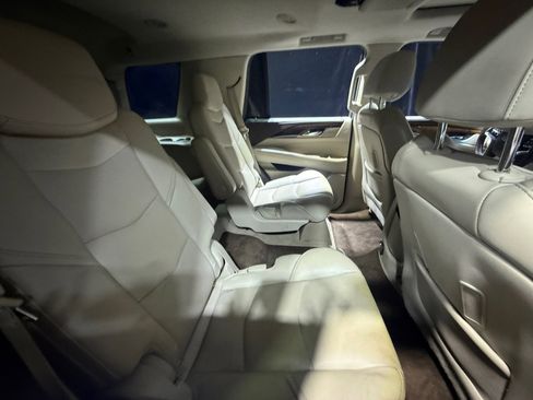 Used 2016 Cadillac Escalade Luxury AWD/4WD image 18