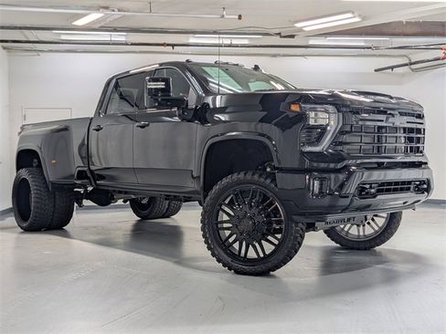 Used 2026 Chevrolet Silverado 3500 LTZ image 2