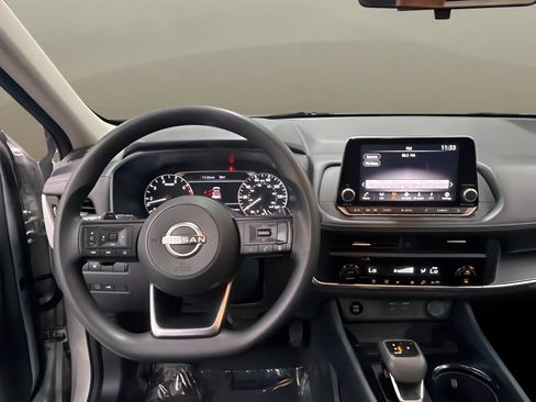 Used 2024 Nissan Rogue SV FWD image 33