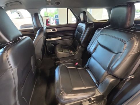 Used 2023 Ford Explorer XLT w/ Equipment Group 202A AWD/4WD image 30
