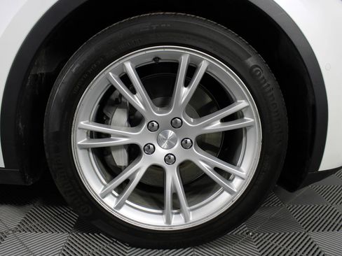 Used 2020 Tesla Model Y Long Range image 47