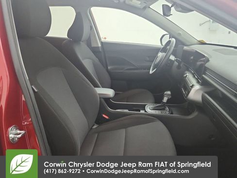 Used 2025 Hyundai Kona SEL image 32