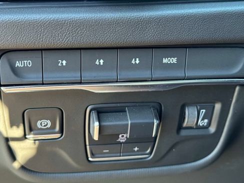 Certified 2025 Cadillac Escalade Premium Luxury AWD/4WD image 29