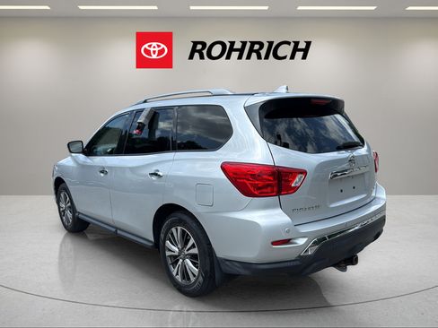 Used 2019 Nissan Pathfinder S AWD/4WD image 8