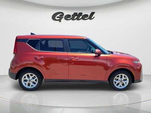 Used 2022 Kia Soul LX w/ Technology Package FWD image 4