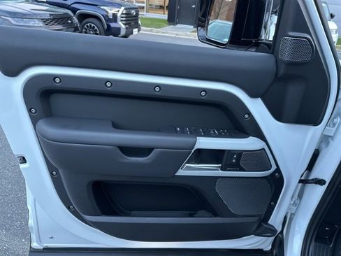 Used 2024 Land Rover Defender 110 S image 14