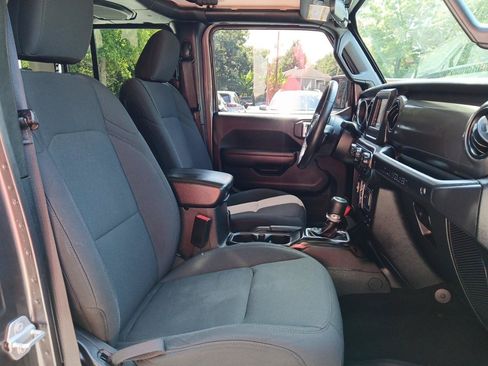 Used 2018 Jeep Wrangler Unlimited Sport S AWD/4WD image 16