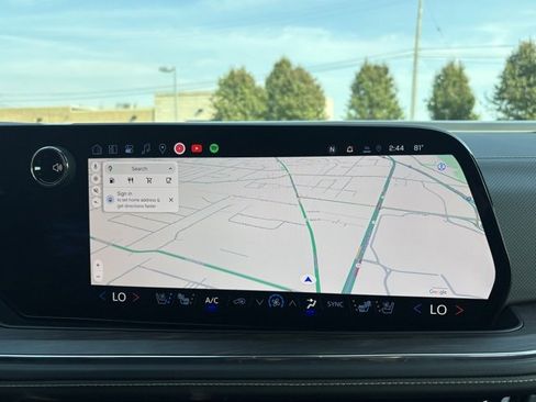 Certified 2025 Chevrolet Suburban Premier image 26