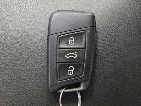 Used 2020 Volkswagen Jetta R-Line FWD image 32