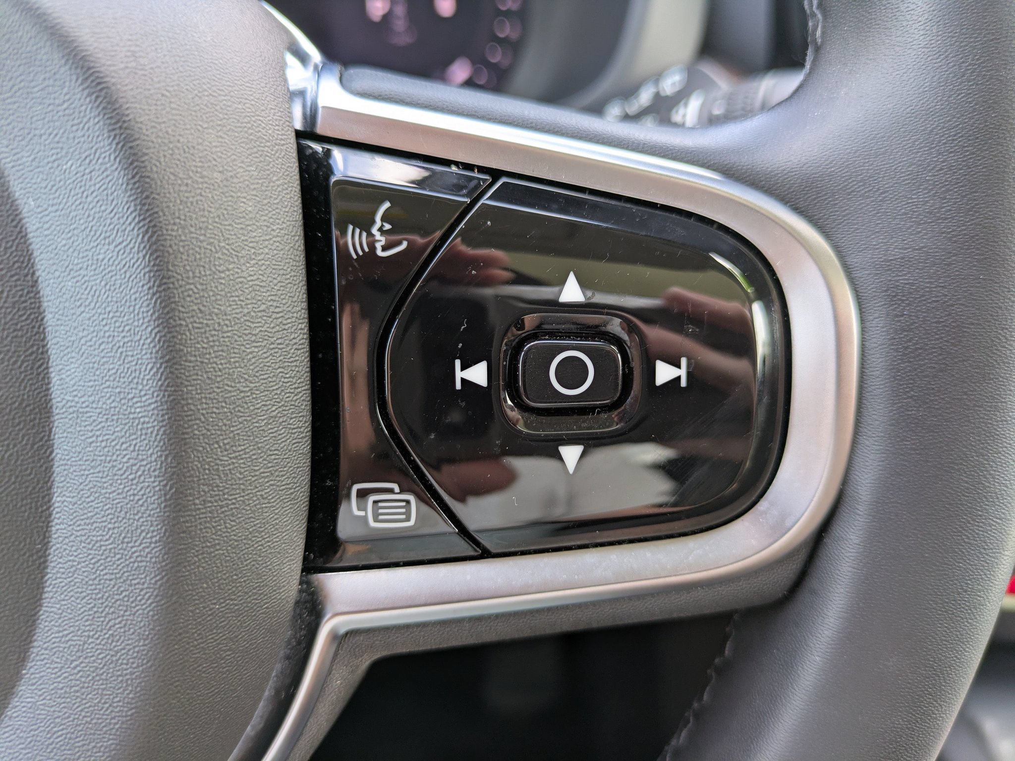 Used 2024 Volvo XC60 B5 Plus AWD/4WD image 28