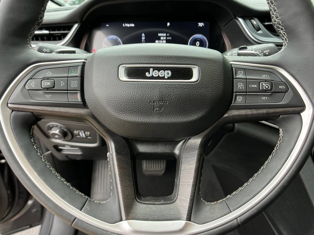 Used 2023 Jeep Grand Cherokee Limited w/ Luxury Tech Group II AWD/4WD image 34