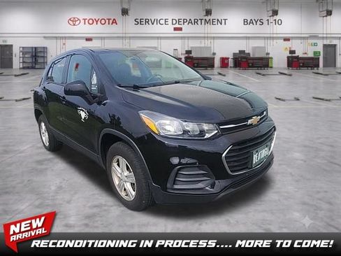 Used 2021 Chevrolet Trax LS AWD/4WD image 1
