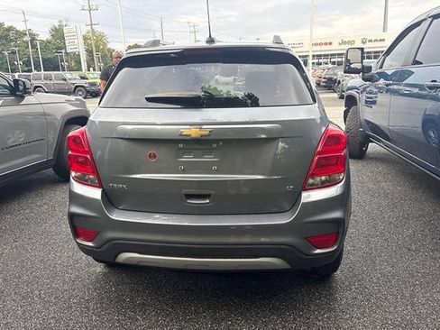 Used 2019 Chevrolet Trax LT w/ LT Convenience Package FWD image 8