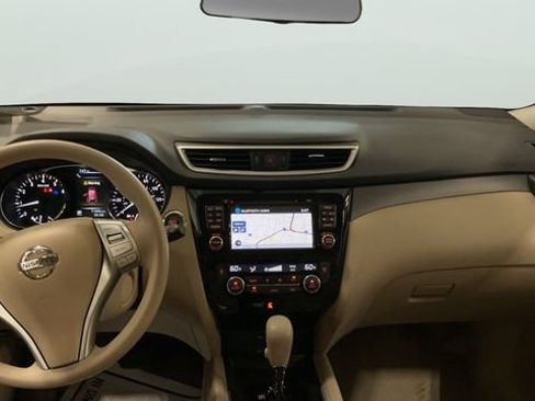Used 2015 Nissan Rogue SV w/ SV Premium Package FWD image 11