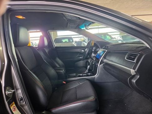 Used 2016 Toyota Camry SE FWD image 19