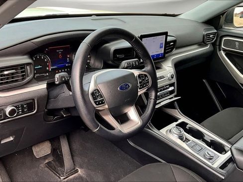 Used 2023 Ford Explorer XLT image 18