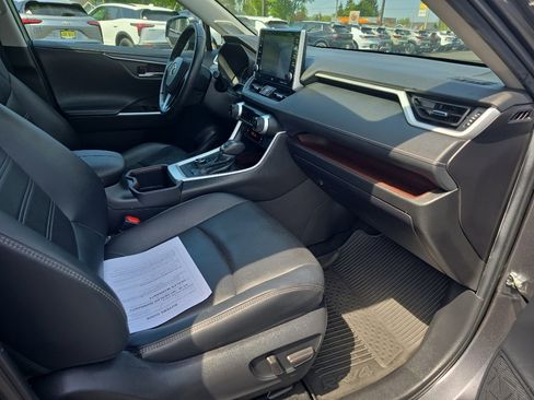 Used 2022 Toyota RAV4 Limited AWD/4WD image 17