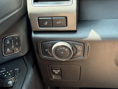 Used 2020 Ford Expedition XLT w/ Equipment Group 202A AWD/4WD image 18