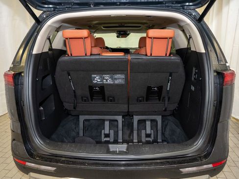 Certified 2024 Kia Carnival SX Prestige image 6