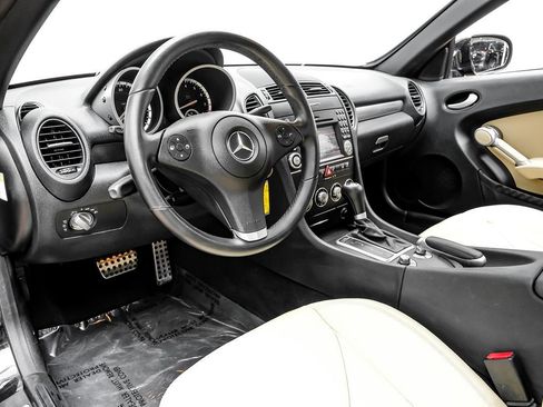 Used 2011 Mercedes-Benz SLK 300 image 3