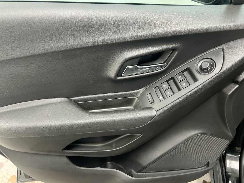 Used 2019 Chevrolet Trax LS FWD image 20